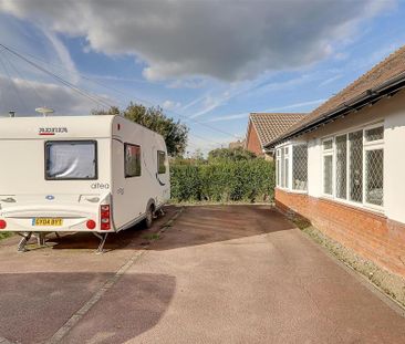 3 bedroom detached bungalow to rent - Photo 5