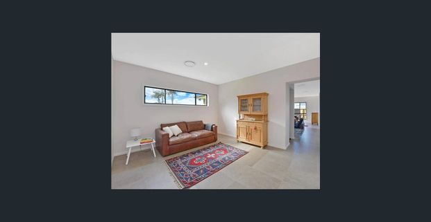 Stunning Modern Family Home - Photo 1