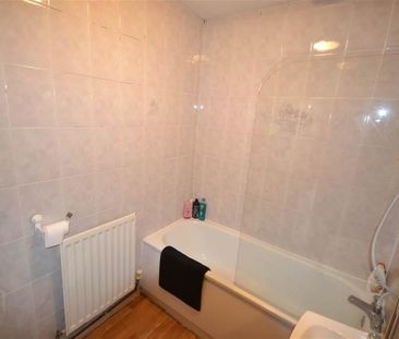 16 Runnymede Parade, Belfast, BT12 6NF - Photo 6