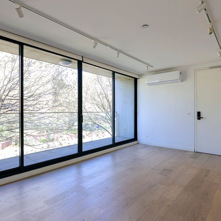 Two Levels of Living, Moments from Chapel Street - Photo 1
