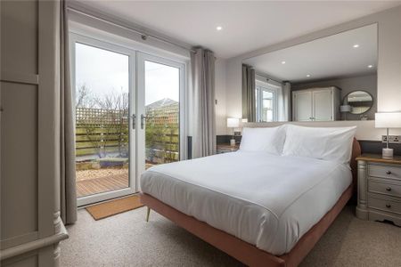 5 bedroom semi-detached house to rent - Photo 3
