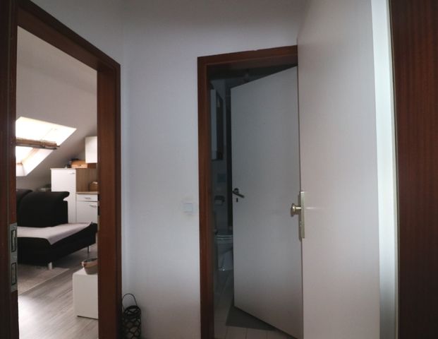 * NEST FÜR SINGLES MIT GARTENNUTZUNG! 2 ZI-DG Whg. in St. Tönis, Krefelder Str. * - Photo 1