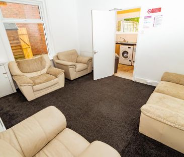 6 bedroom semi-detached house to rent - Photo 2