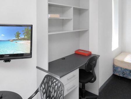Stylish Ground Floor Apartment in Prime Hawthorn Location! - Photo 2