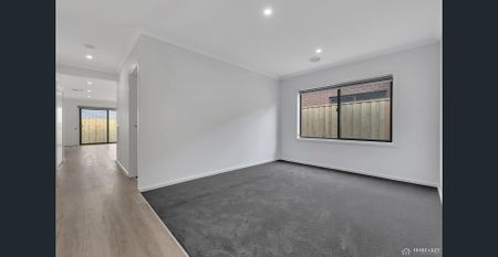 Modern 4- Bedroom Home - Photo 3