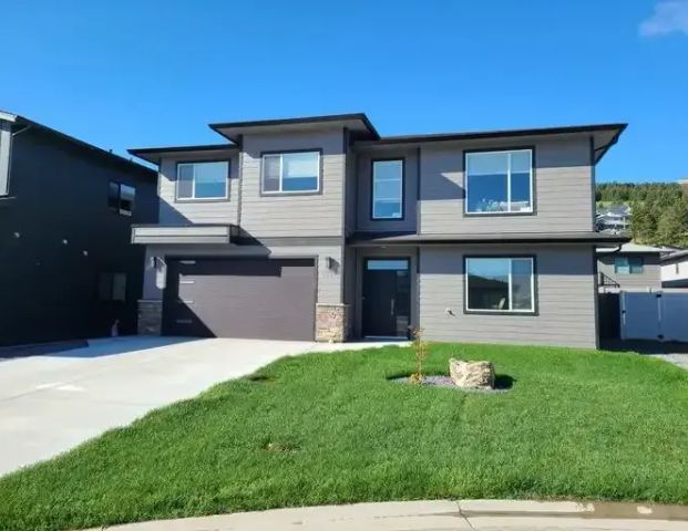 Aberdeen Executive House | 1375 kinross place, Kamloops - Photo 1