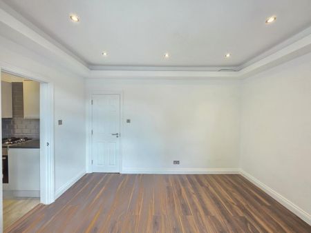 3 bedroom flat to rent - Photo 2