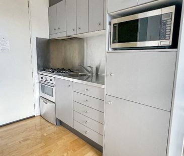 The Mirage - Furnished One Bedroom - Photo 3