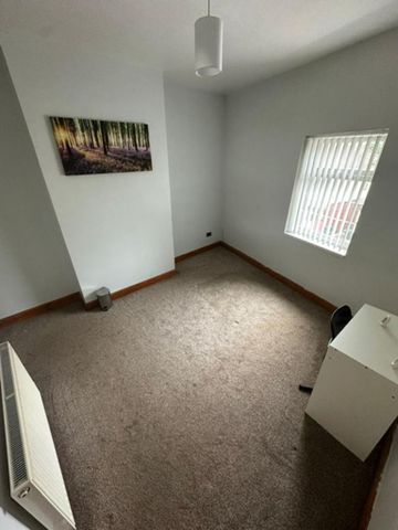 5 bedroom semi-detached house to rent - Photo 4