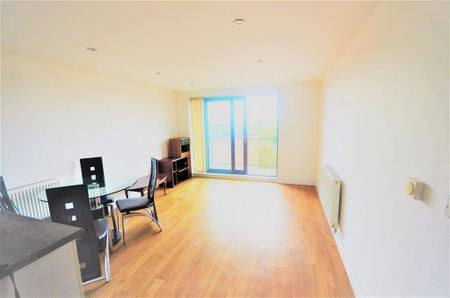 2 bedroom flat to rent - Photo 2