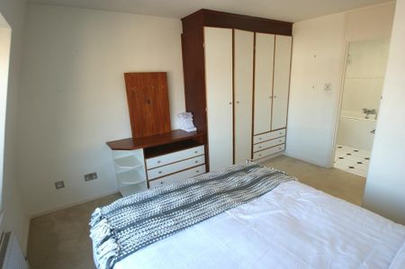 4 bedroom flat to rent - Photo 5