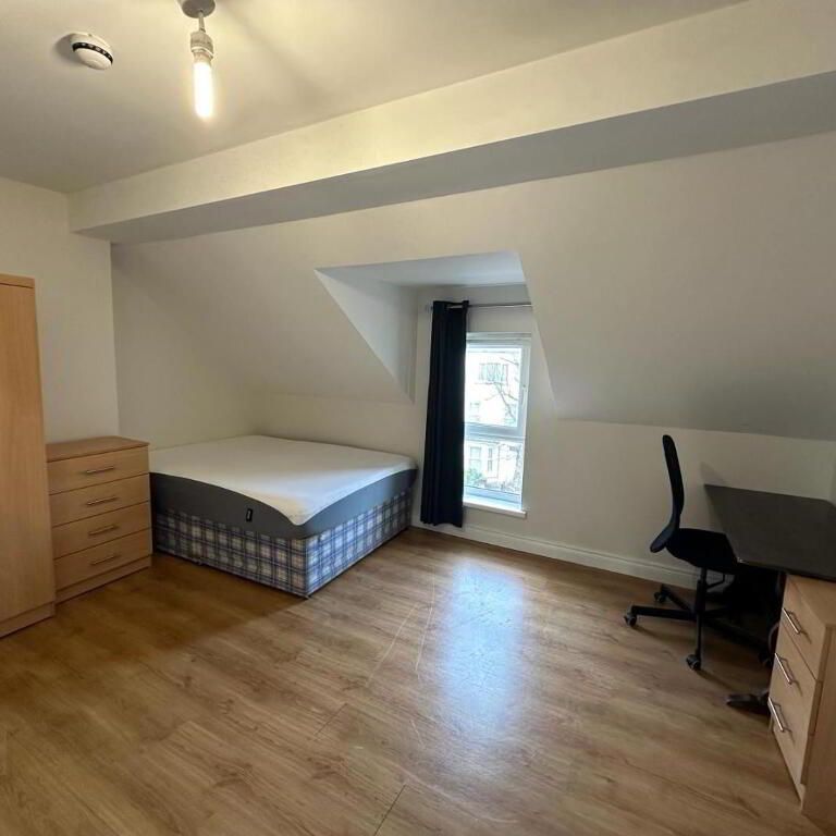 Room 1 To Let, 17b Rugby Avenue, Belfast, BT7 1RD - Photo 1