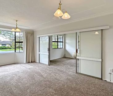 WINDSOR - 2 BEDROOMS - Photo 2