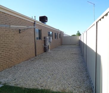 15 Castleton Street, Wodonga VIC 3690 - House For Rent | Domain - Photo 2