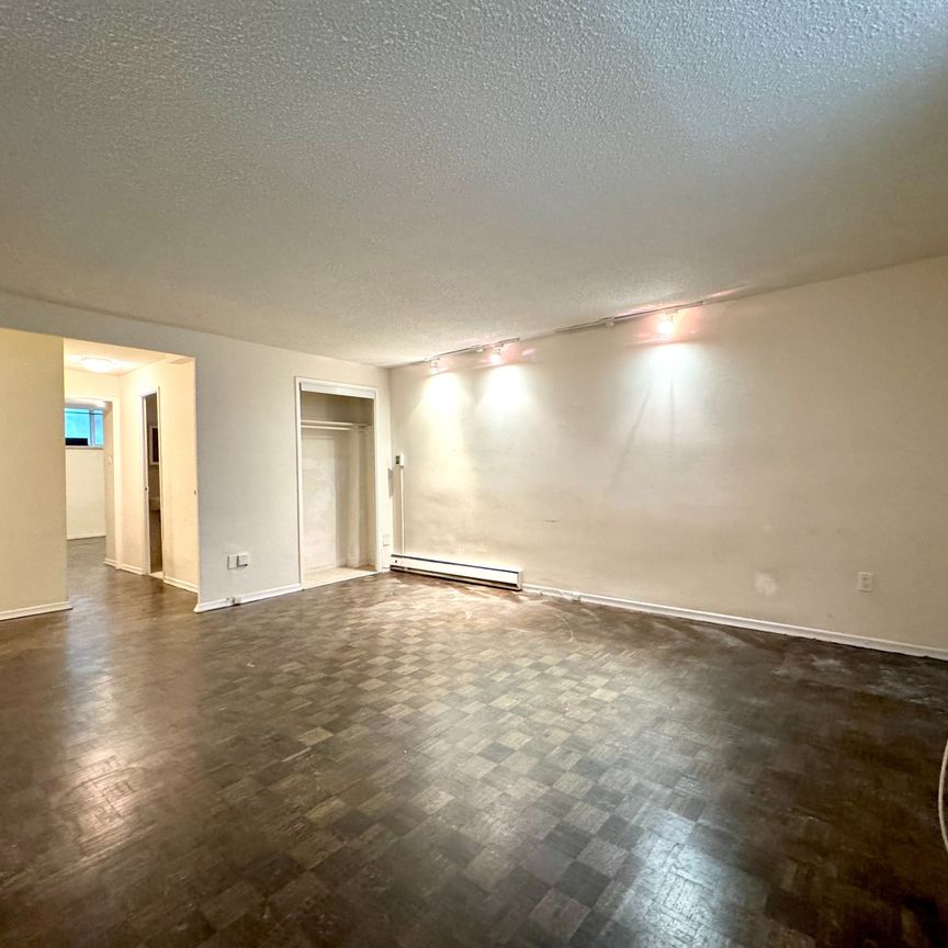 For Lease - 570 Eglinton Avenue Unit# 4, Toronto, Ontario - Photo 1