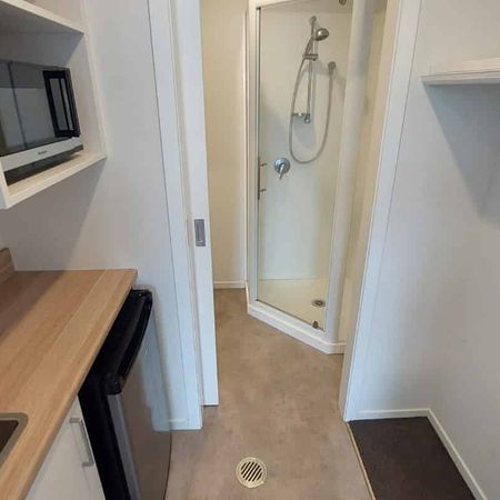 RENT REBATED FOR 4 WEEKS - Location and Convenience in the CBD - Photo 3