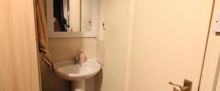 Hanger Lane, Ealing, London - Photo 1