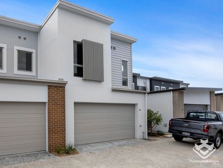 Brand new townhouse, 4bed & AC - Photo 2