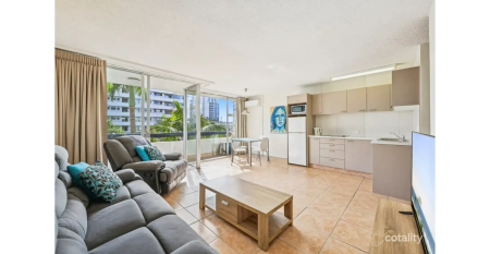 Fully Furnished Coastal Apartment - Steps from the Beach! - Photo 2