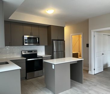 For Lease - 3220 William Coltson Avenue Unit# 422, Oakville, Ontario - Photo 5