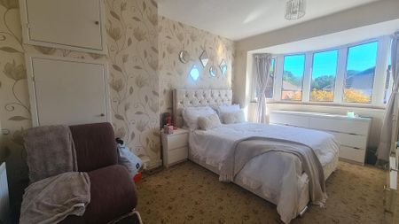 3 bedroom semi-detached house to rent - Photo 4