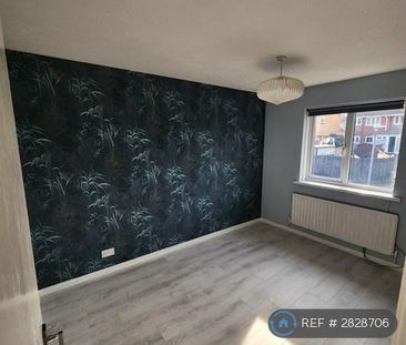 2 bedroom end of terrace house to rent - Photo 2