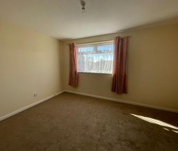 2 bedroom end of terrace house to rent - Photo 2