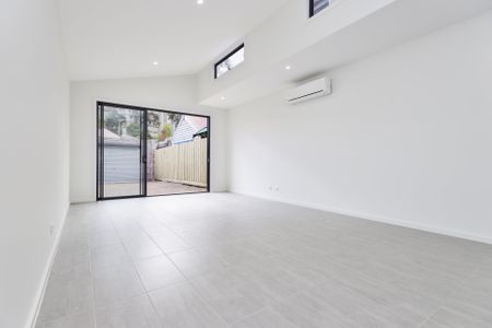 Stunning two bedroom house in Kensington - Photo 2