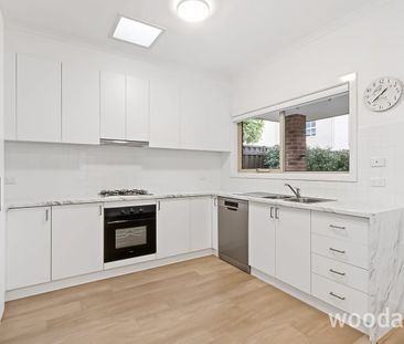 Light filled two bedroom townhouse - Photo 5