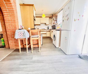 2 bedroom semi-detached house to rent - Photo 6