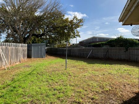 Family Home in Quiet Court - Photo 2