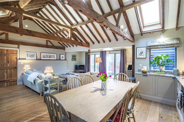 2 bedroom character property to rent - Photo 1