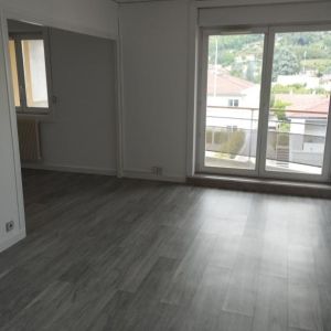 Location Appartement à ST MARCELLIN - Photo 2