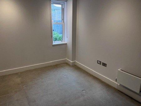 3 bedroom flat to rent - Photo 4