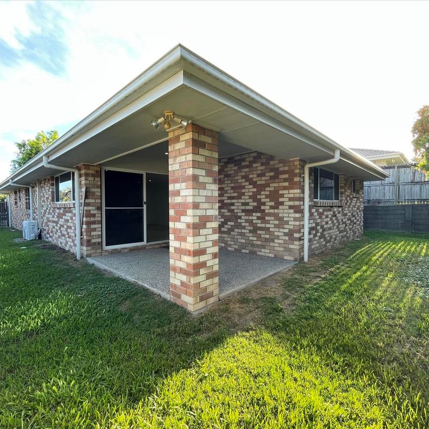 Beautiful Family Home in Quiet Upper Coomera Location - Photo 1