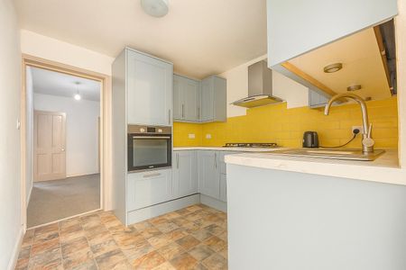 3 Bedroom House To Let - HP13 - Photo 5