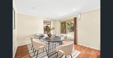 Effortless Family Living in a Prime Berwick Pocket - Photo 2