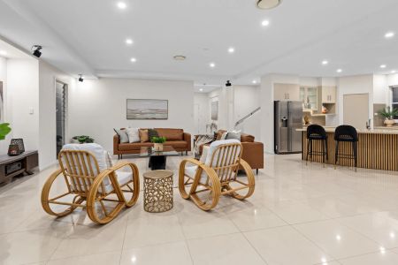 Luxurious Waterfront Living in River Links. Pool, Jetty and 4 Bedroom Entertainer. - Photo 3