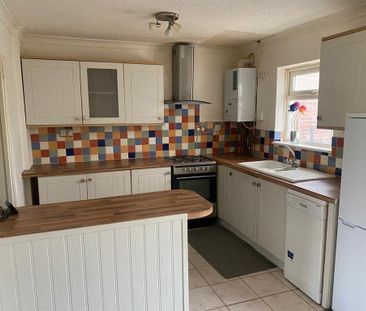 3 bedroom semi-detached house to rent - Photo 1