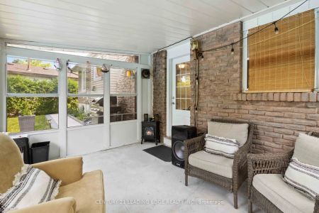 Detached Home For Lease | W9239445 - Photo 4