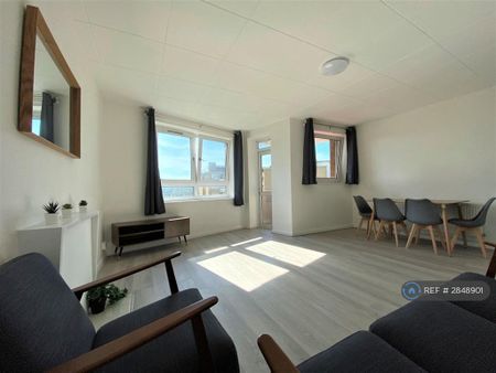 3 bedroom flat to rent - Photo 2