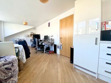 2 Bedroom - Photo 2