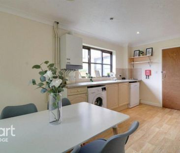 1 bedroom in a house share to rent - Photo 5