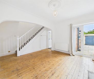 3 bedroom Semi-detached house to rent - Photo 1
