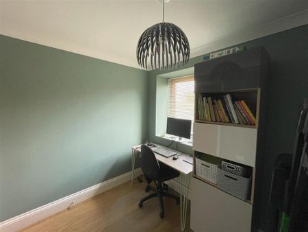 3 bedroom end of terrace house to rent - Photo 4