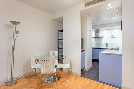 Fantastic Fully Furnished One Double Bedroom Apartment in the heart of Manchester's Spinningfields district. - Photo 4