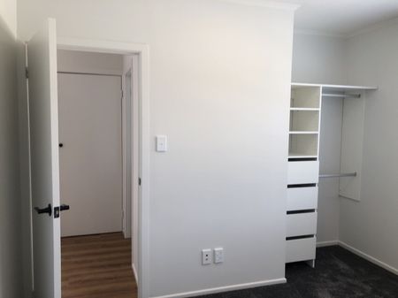Brick n Tile Beauty - Refurbished Three Bedroom Apartment - Photo 5