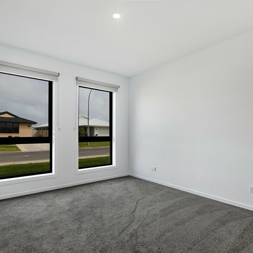 2/2 Links Court, SHEARWATER - Photo 1