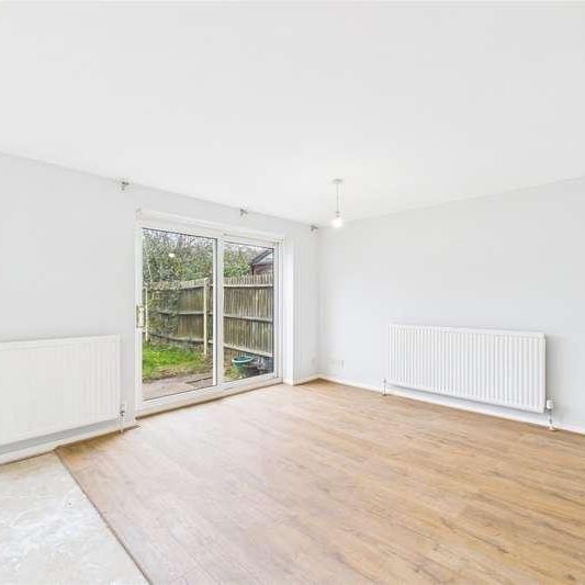 Albury Gardens, Calcot, Reading, Berkshire, RG31 - Photo 1