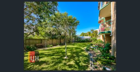 Modern 2 Bedroom Unit In The Heart Of Everton Park – Walk To Cafes And Transport - Photo 4